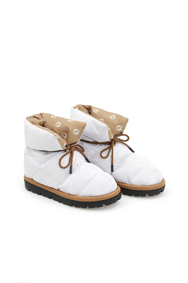 Ghost White Pillow Boots – MyFlufie