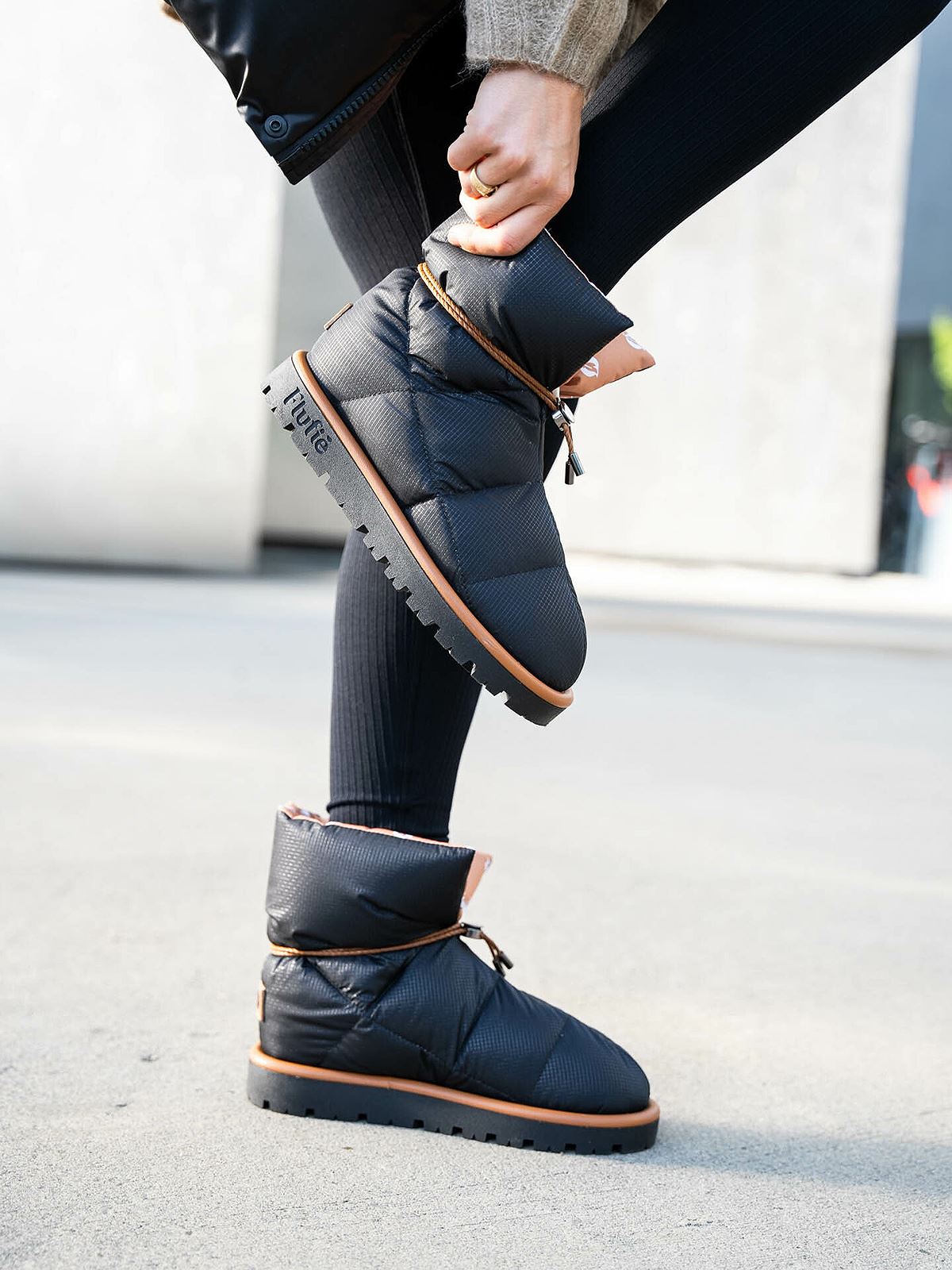 Classic Jet Black Down Boot – MyFlufié